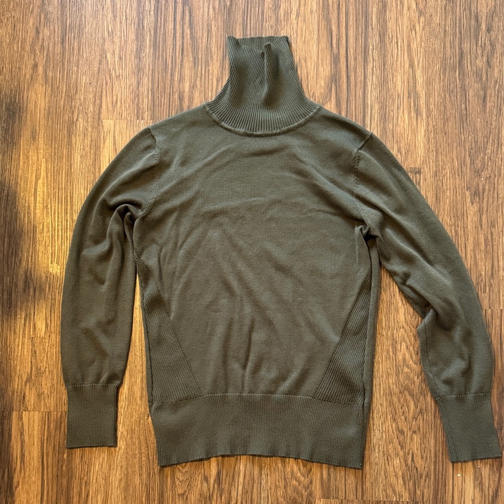 Cable & Gauge Women's Olive Turtleneck Sweater